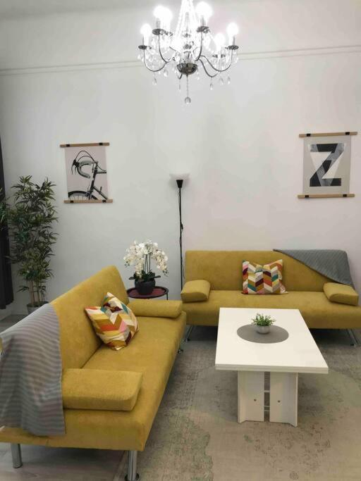 Perfect Location,Newly Decorated Modern, Large Place 60 M2, Really Quiet So You Can Have A Good Night Sleep, Ac, Netflix, Smart Tv, High-Speed Internet, World Famous New York Cafe Only 10 Minutes Walk Budapest Exteriör bild