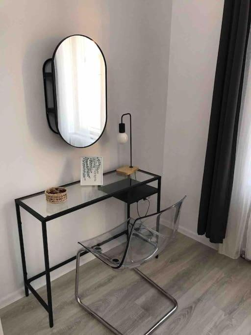Perfect Location,Newly Decorated Modern, Large Place 60 M2, Really Quiet So You Can Have A Good Night Sleep, Ac, Netflix, Smart Tv, High-Speed Internet, World Famous New York Cafe Only 10 Minutes Walk Budapest Exteriör bild