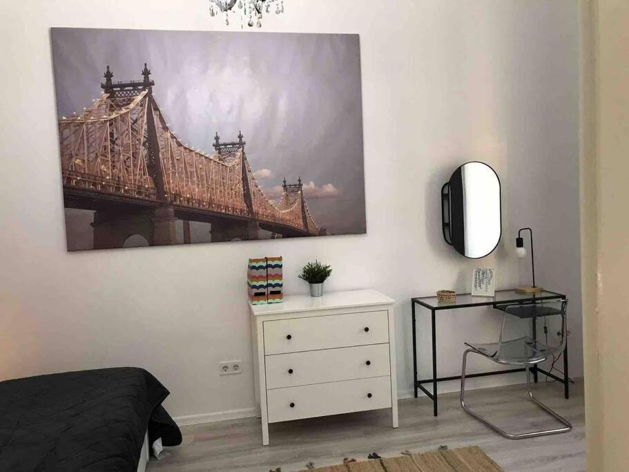 Perfect Location,Newly Decorated Modern, Large Place 60 M2, Really Quiet So You Can Have A Good Night Sleep, Ac, Netflix, Smart Tv, High-Speed Internet, World Famous New York Cafe Only 10 Minutes Walk Budapest Exteriör bild