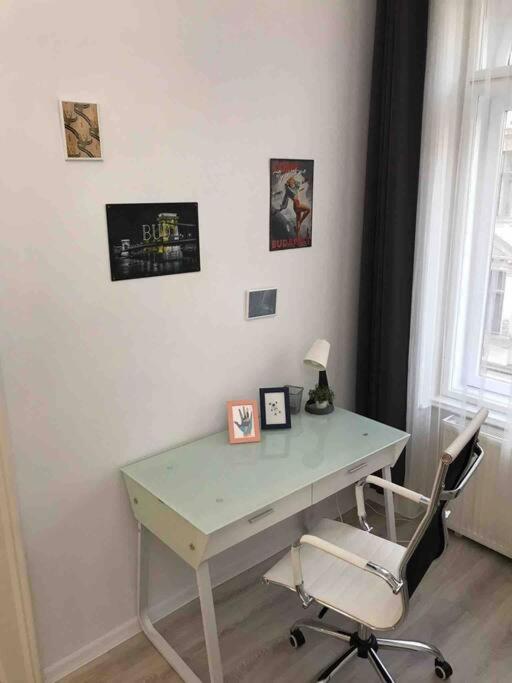 Perfect Location,Newly Decorated Modern, Large Place 60 M2, Really Quiet So You Can Have A Good Night Sleep, Ac, Netflix, Smart Tv, High-Speed Internet, World Famous New York Cafe Only 10 Minutes Walk Budapest Exteriör bild