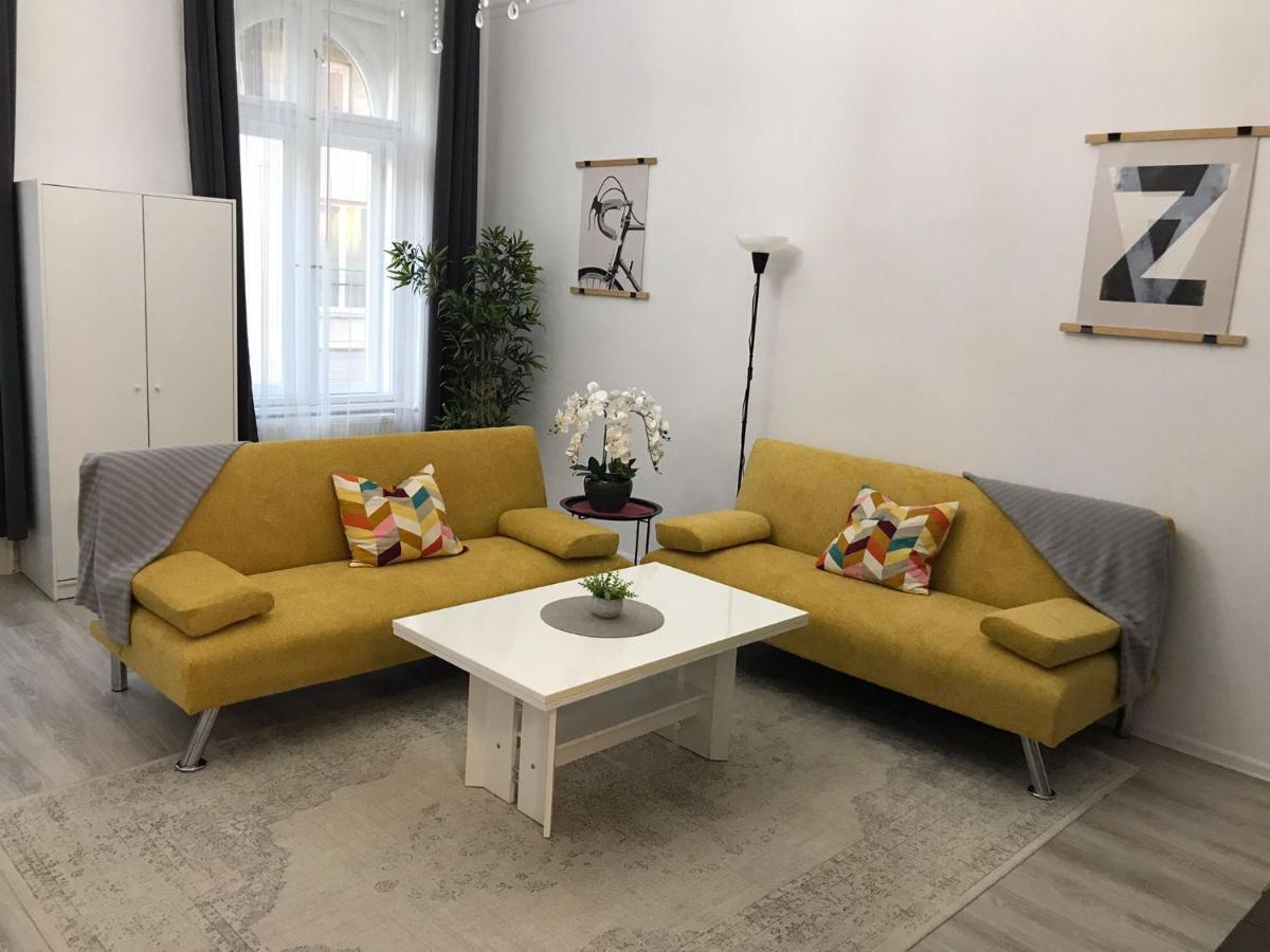 Perfect Location,Newly Decorated Modern, Large Place 60 M2, Really Quiet So You Can Have A Good Night Sleep, Ac, Netflix, Smart Tv, High-Speed Internet, World Famous New York Cafe Only 10 Minutes Walk Budapest Exteriör bild