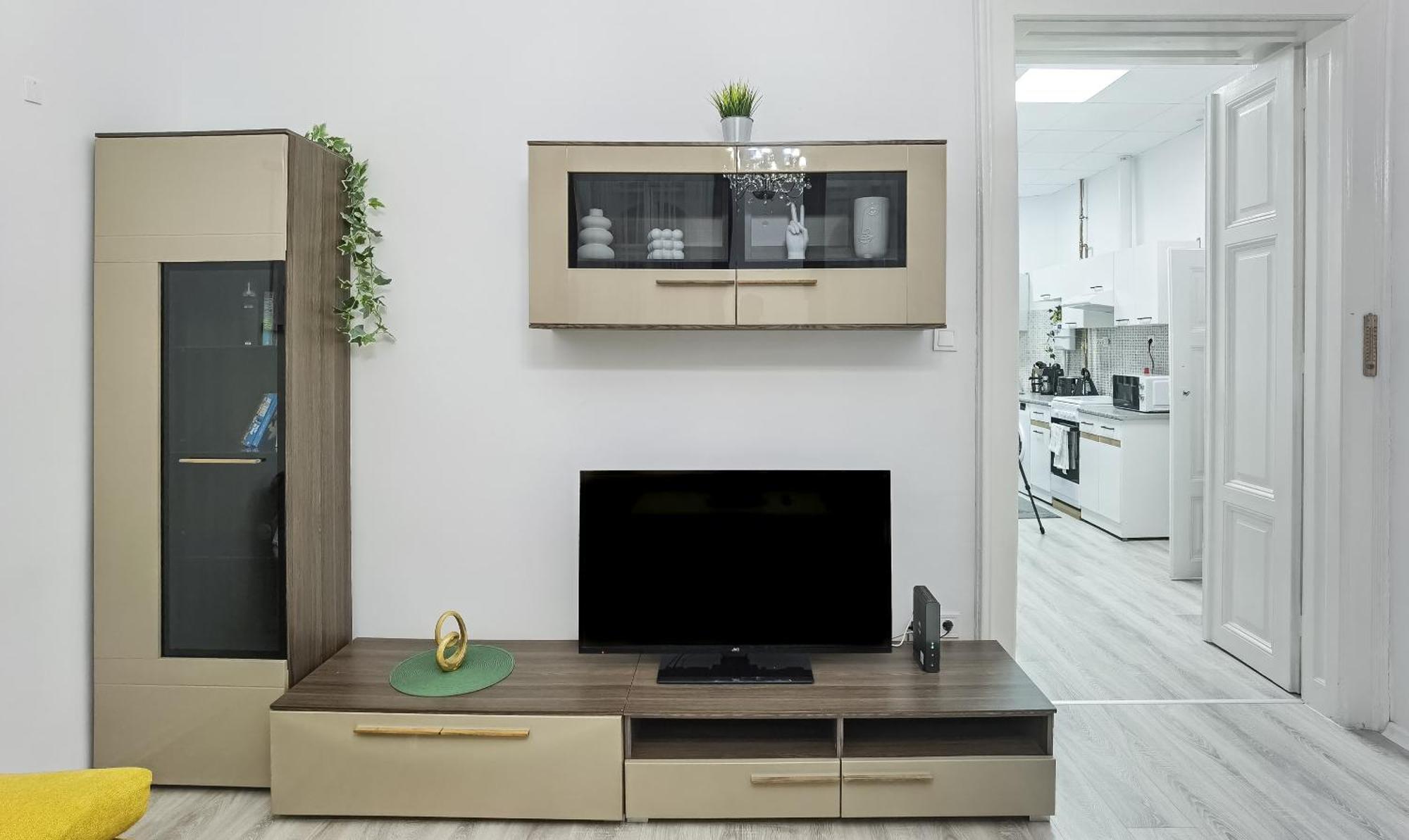 Perfect Location,Newly Decorated Modern, Large Place 60 M2, Really Quiet So You Can Have A Good Night Sleep, Ac, Netflix, Smart Tv, High-Speed Internet, World Famous New York Cafe Only 10 Minutes Walk Budapest Exteriör bild